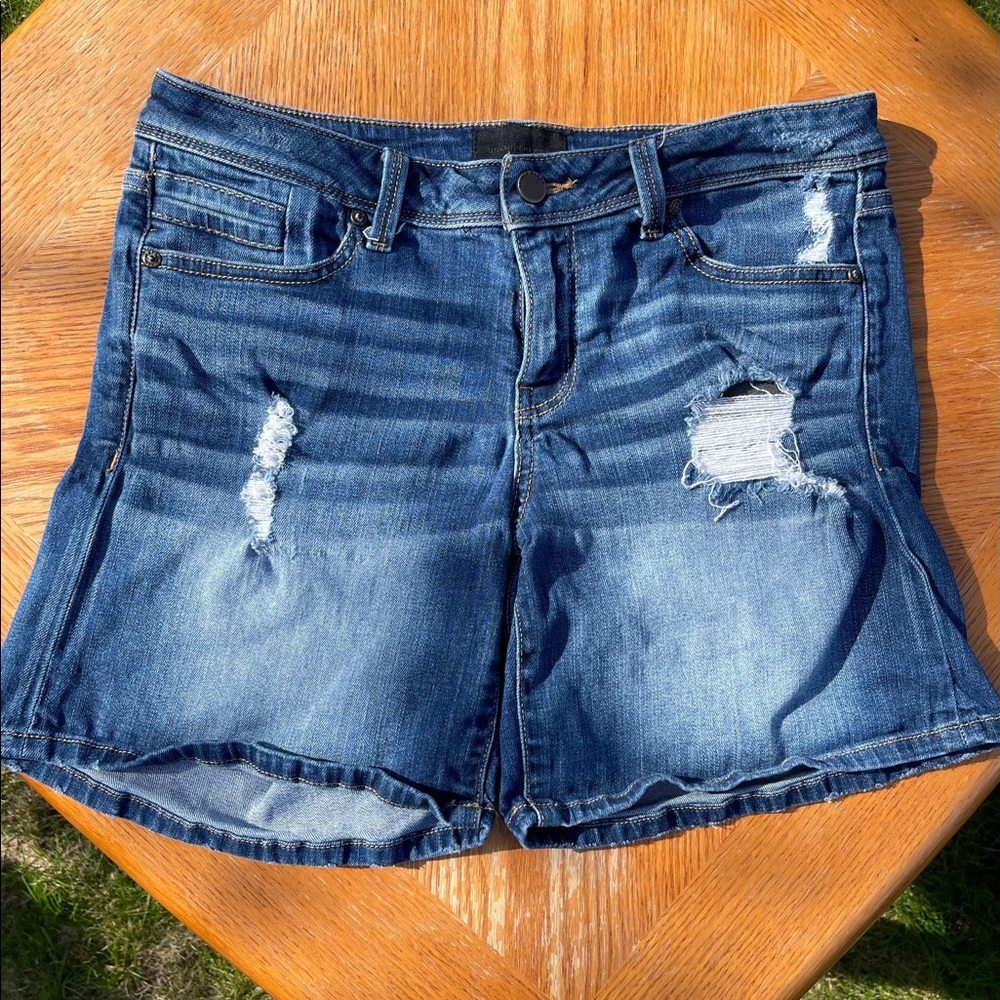 Buckle black shorts